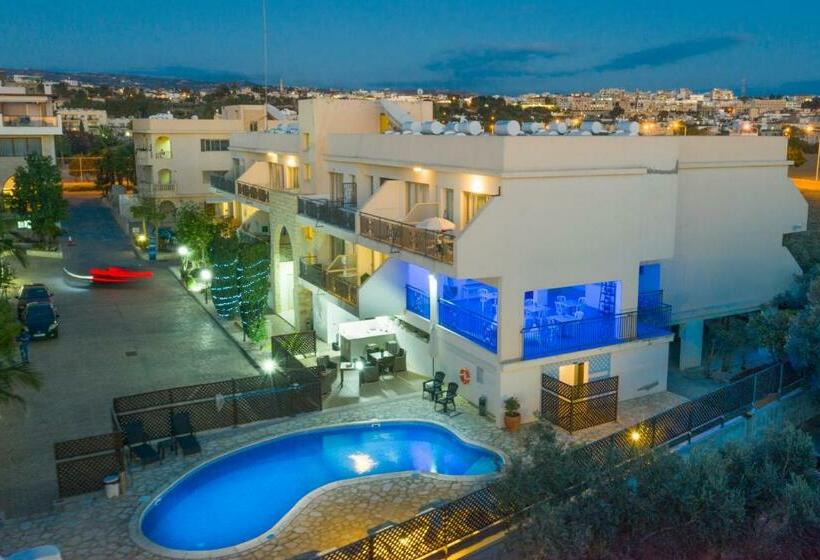 Студио Economy, King's Holiday Apartments