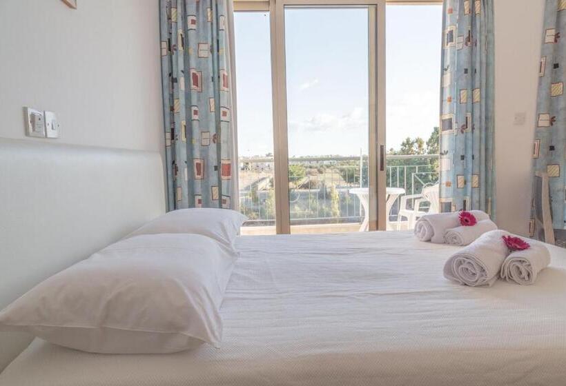Economy Studio, King's Holiday Apartments