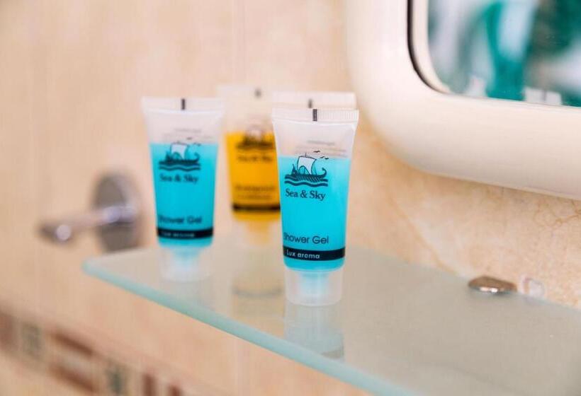 Студио Economy, King's Holiday Apartments