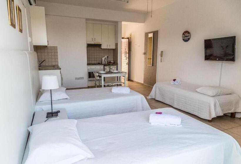 Студио Economy, King's Holiday Apartments