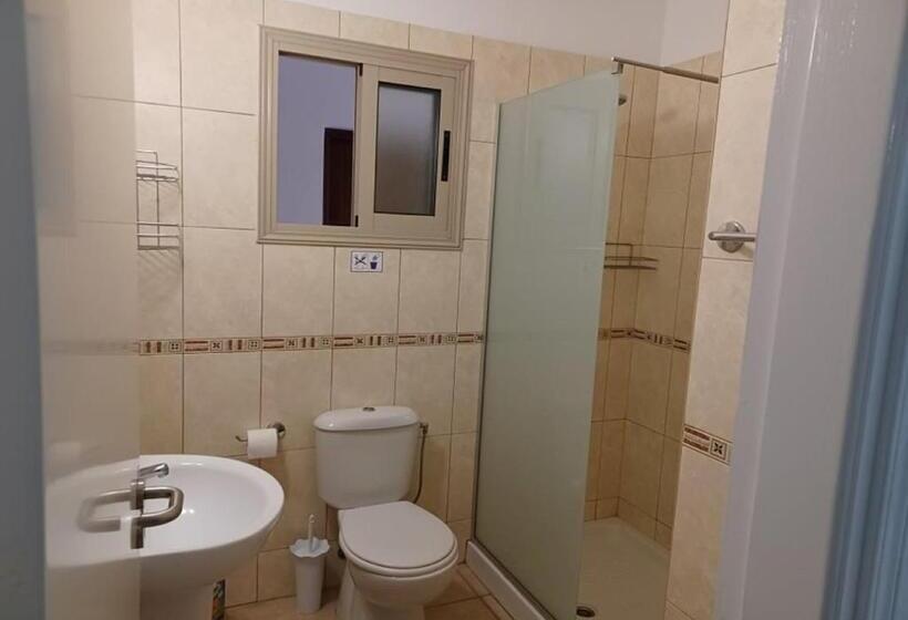 Standard Studio, King's Holiday Apartments