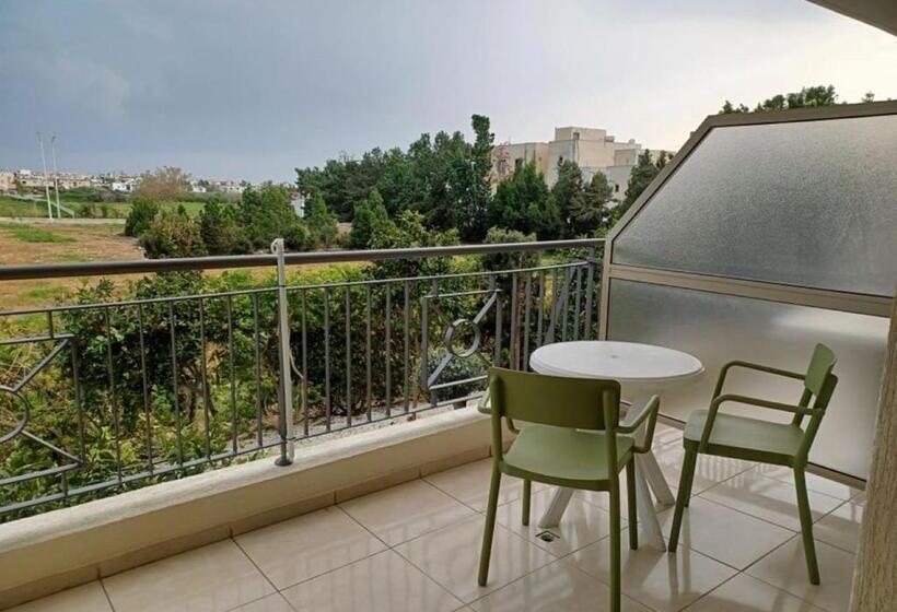 Standard Studio, King's Holiday Apartments
