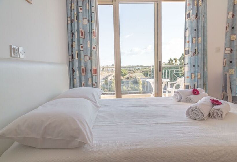 Студия Стандарт Вид на Город, King's Holiday Apartments