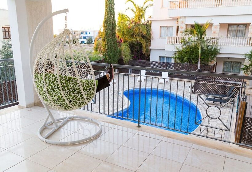 Студия Стандарт Вид на Город, King's Holiday Apartments