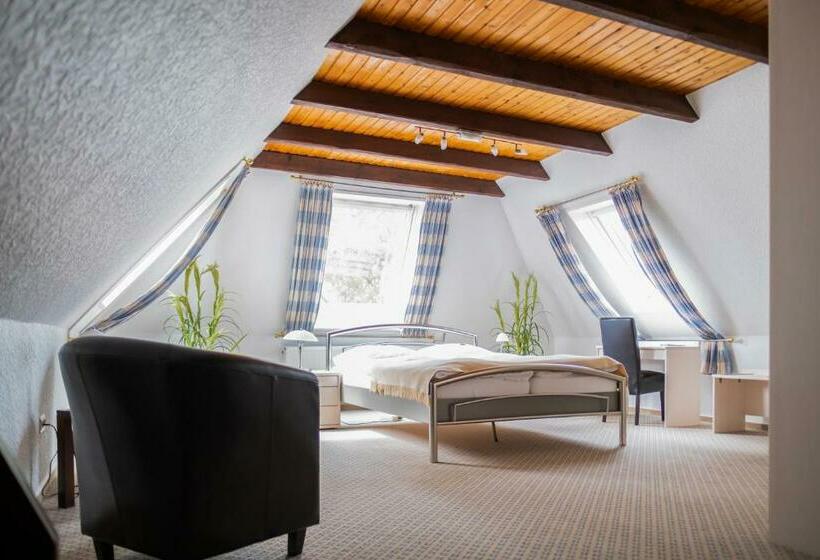 Номер Стандарт Трехместный, Land Gut Hotel Restaurant Kreuz Meyer