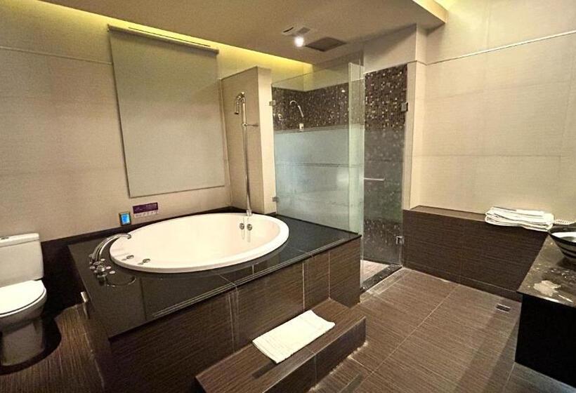اتاق استاندارد با تخت بزرگ, Shining Motel