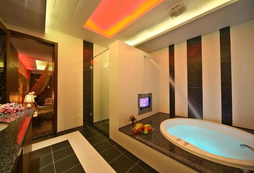 اتاق استاندارد با تخت بزرگ, Shining Motel