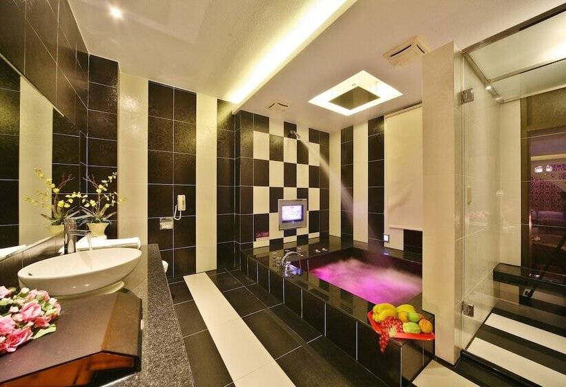اتاق استاندارد, Shining Motel