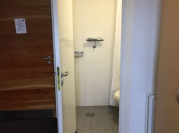 חדר סטנדרט יחיד, Davies Court