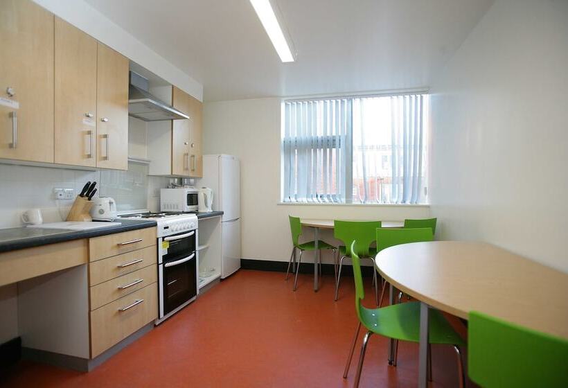 חדר סטנדרט יחיד, Davies Court