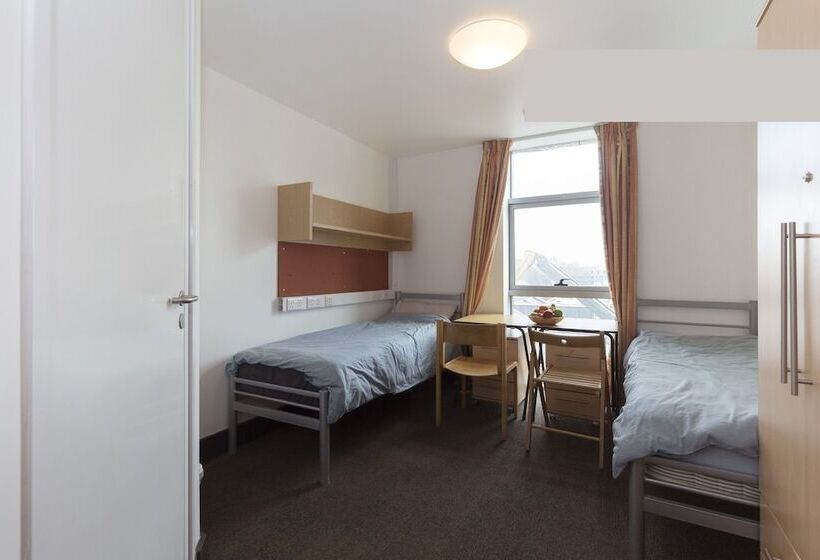 חדר סטנדרט, Davies Court