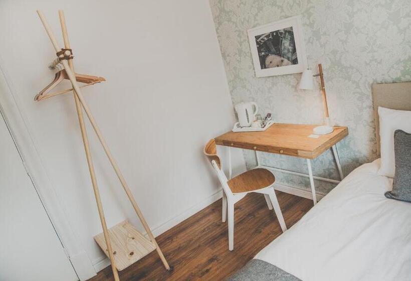 标准单人间, Antique House B&b