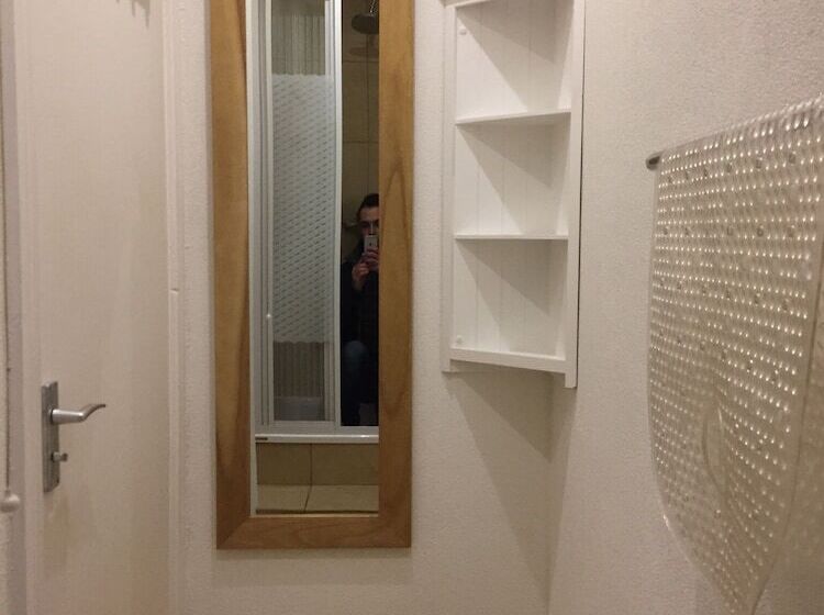 バスルーム共有のトリプルスタンダード, Antique House B&b