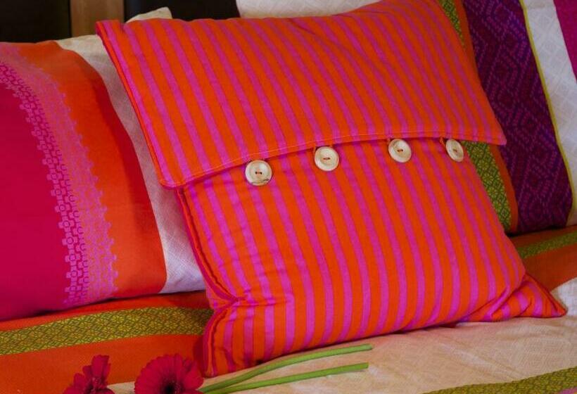 اتاق لوکس با تخت بزرگ, B&b At The Old Mill