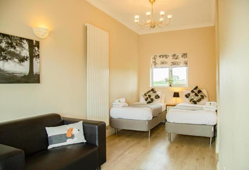 Семейный Номер, Accommodation Bristol Airport