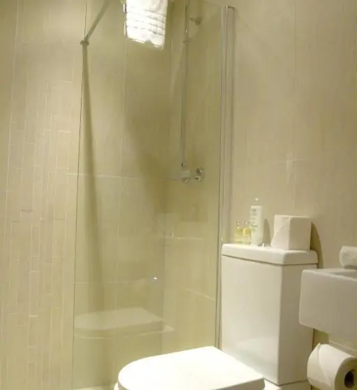 Standard Kolmen Hengen Huone, Accommodation Bristol Airport