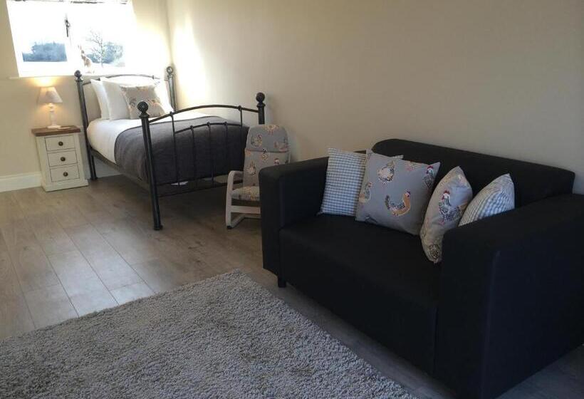 标准三人间, Accommodation Bristol Airport