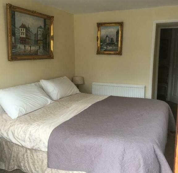 غرفة سوبيريور ثلاثية, Borderers Inn