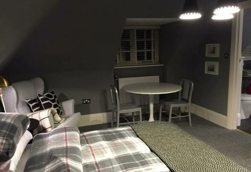 اتاق سوپریور با تخت بزرگ, Montpellier House