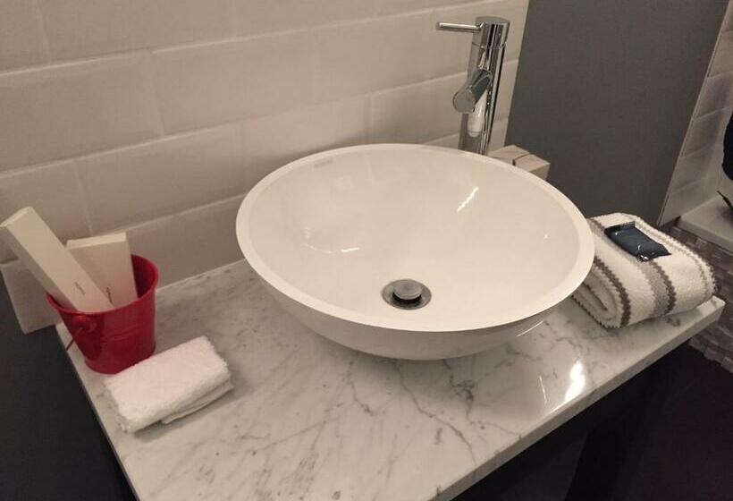 디럭스 룸 킹사이즈 침대, Montpellier House