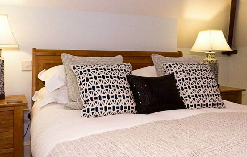 Номер Стандарт, St Johns House Lichfield