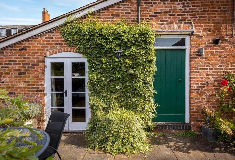 غرفة قياسية مزوَّدة بتراس, St Johns House Lichfield