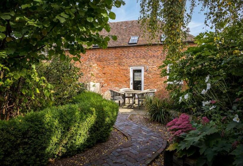 Номер Стандарт, St Johns House Lichfield