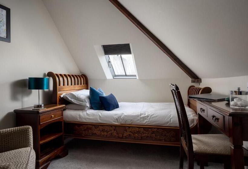 Номер Стандарт, St Johns House Lichfield