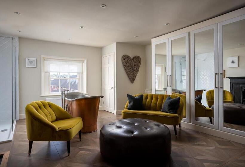 جناح, St Johns House Lichfield