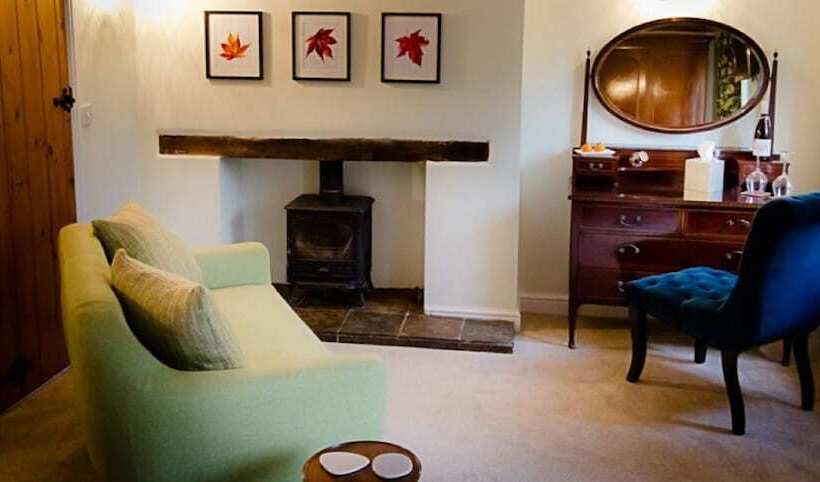 Номер Стандарт, St Johns House Lichfield