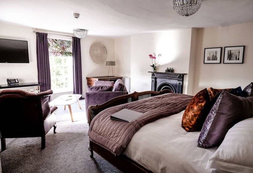 جناح, St Johns House Lichfield