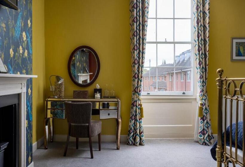 Номер Стандарт, St Johns House Lichfield