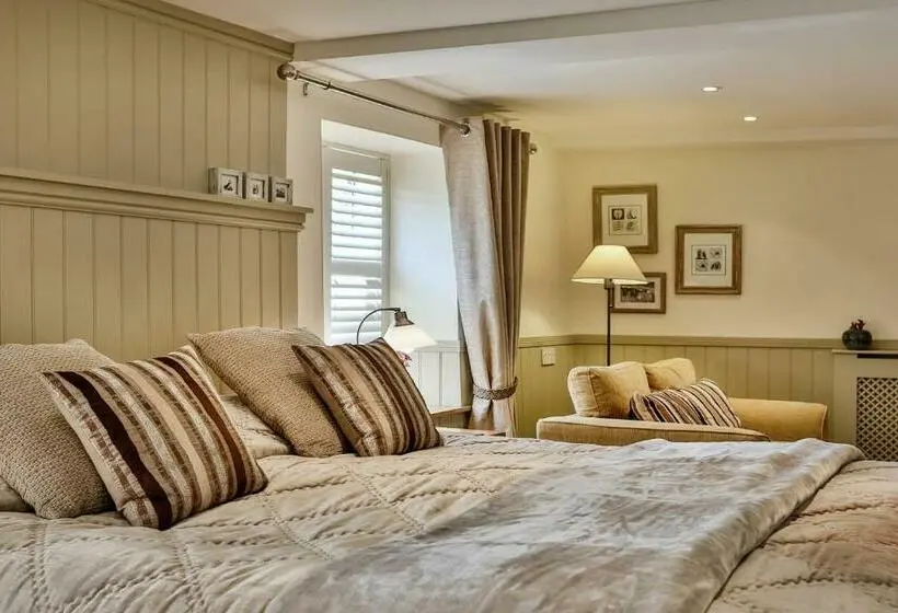 デラックススイート, The Coach House Brecon