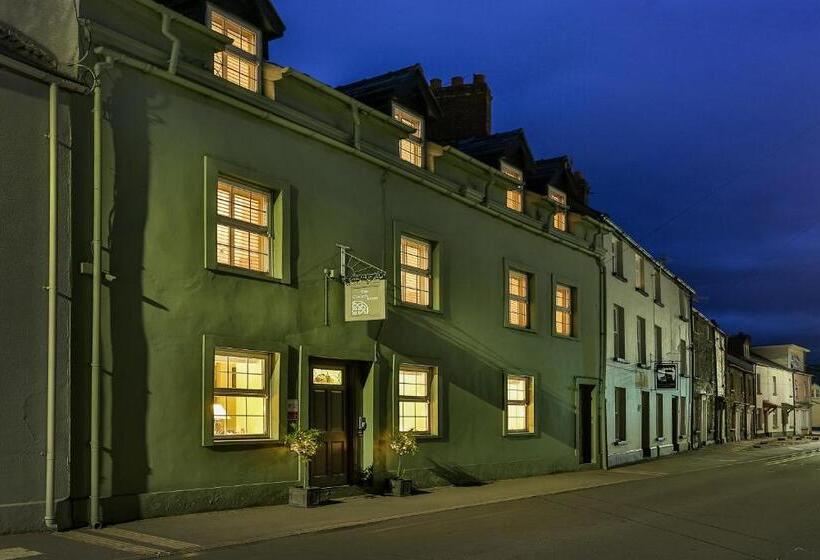 デラックススイート, The Coach House Brecon