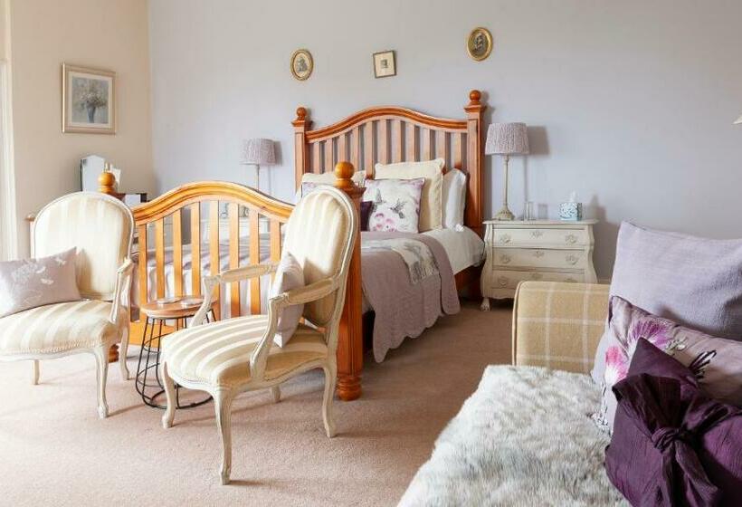 ファミリールーム, Goss Hall