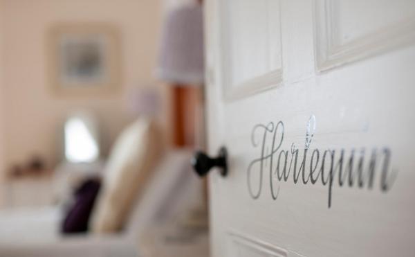 ファミリールーム, Goss Hall