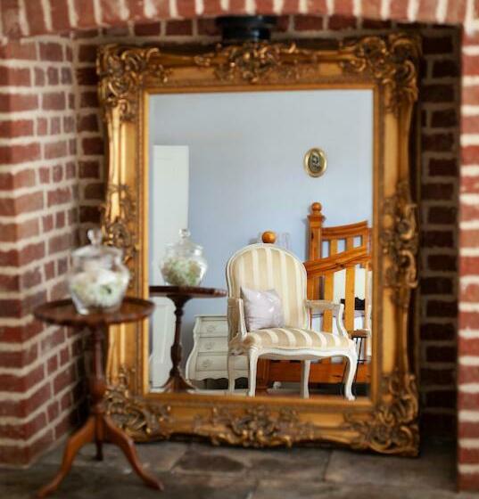 ファミリールーム, Goss Hall