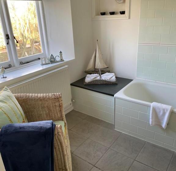 ガーデンビュースタンダードルーム, Goss Hall