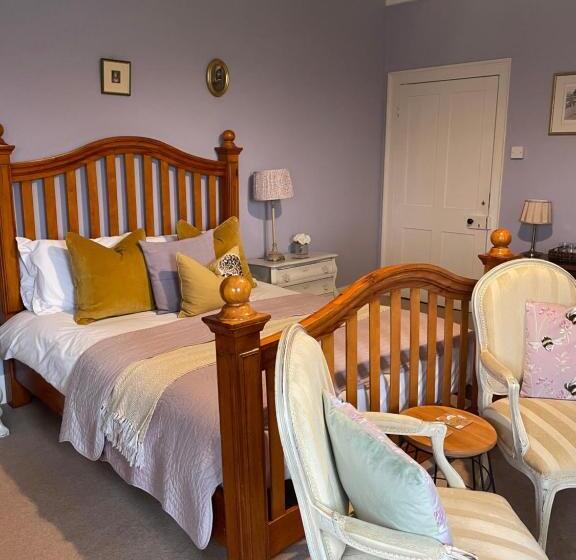 ファミリールーム, Goss Hall