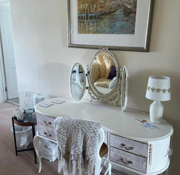 ガーデンビュースタンダードルーム, Goss Hall