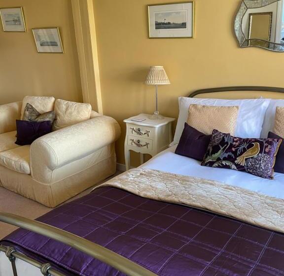 ガーデンビュースタンダードルーム, Goss Hall