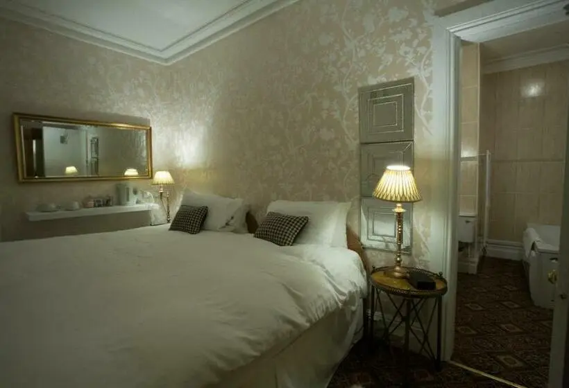 Standard-huone, Meifod House