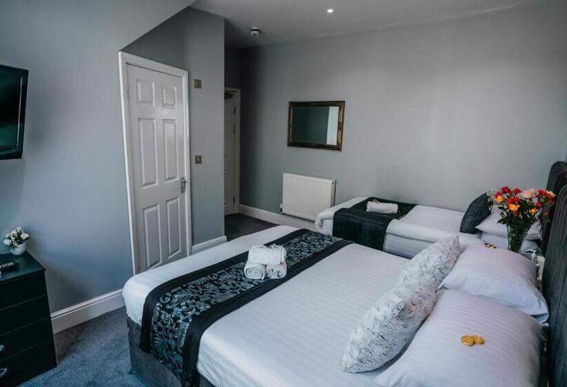 标准三人间, Minerva