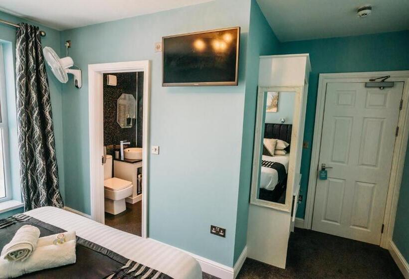 标准三人间, Minerva