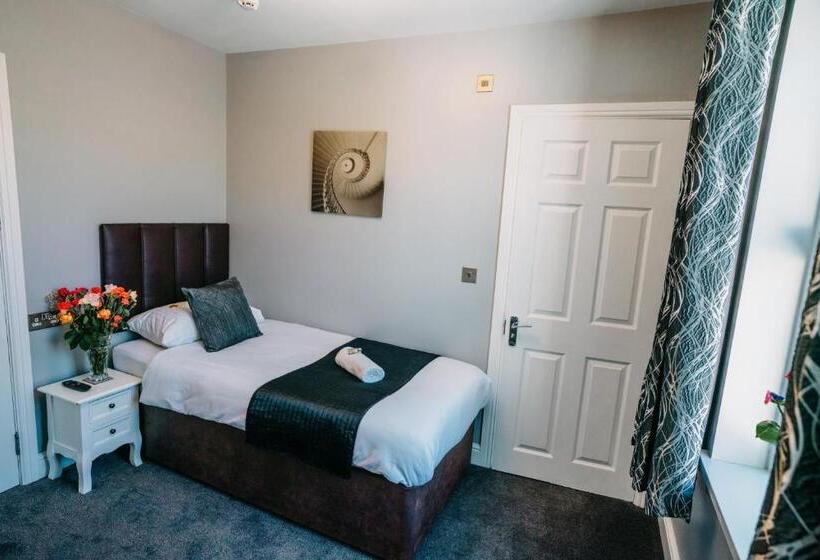 豪华三人间, Minerva