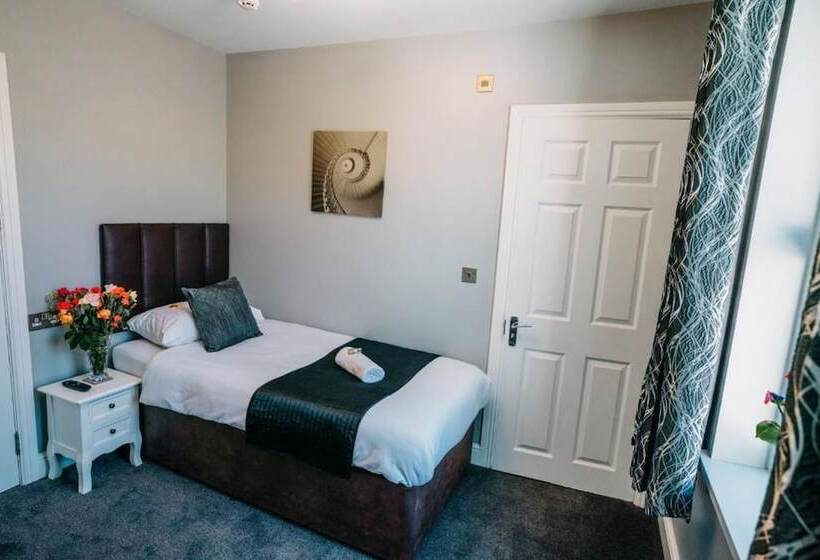 豪华三人间, Minerva