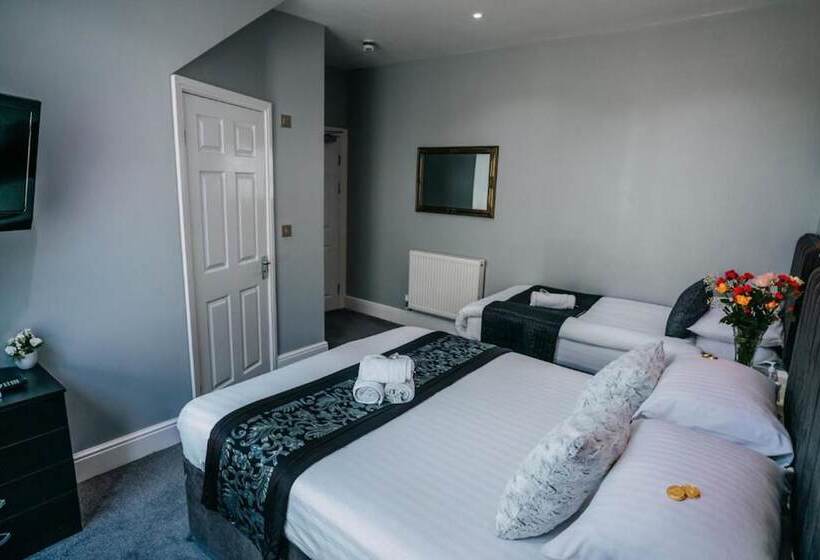 标准三人间, Minerva