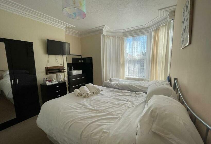 اتاق خانوادگی, South Dene