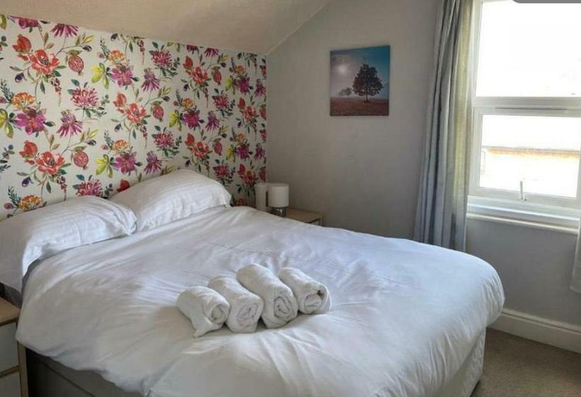 اتاق استاندارد, South Dene