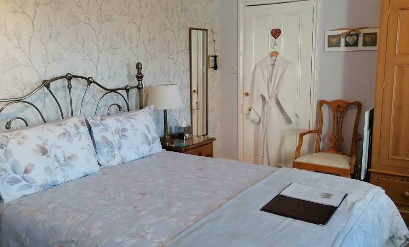 オーシャンビューのデラックストリプルルーム, Pebbles House Room Only